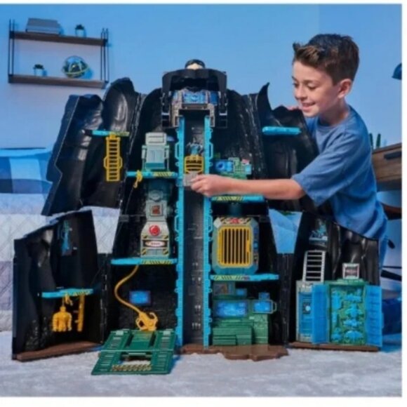 Batman Bat-Tech Batcave Giant Transforming Playset DC Comics🆕⌚📦🏃💨🚚 - Picture 4 of 16